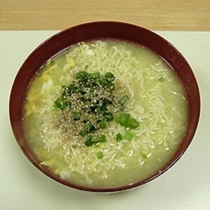 卵とじインスタントラーメン